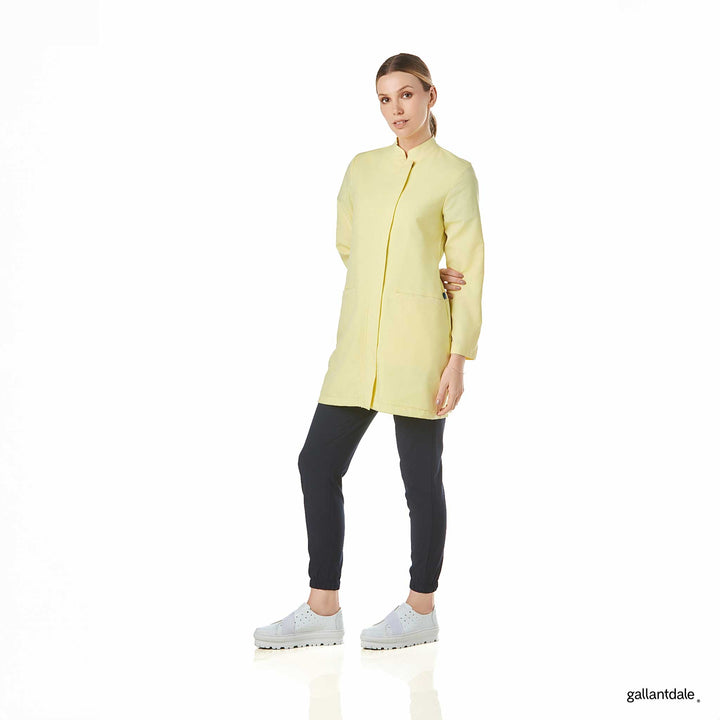 bata para mujer en color amarillo