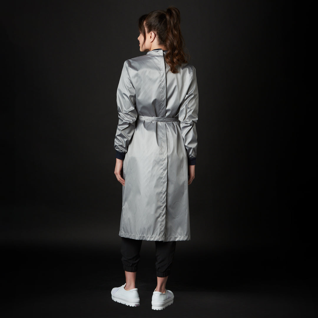 bata para mujer en color gris