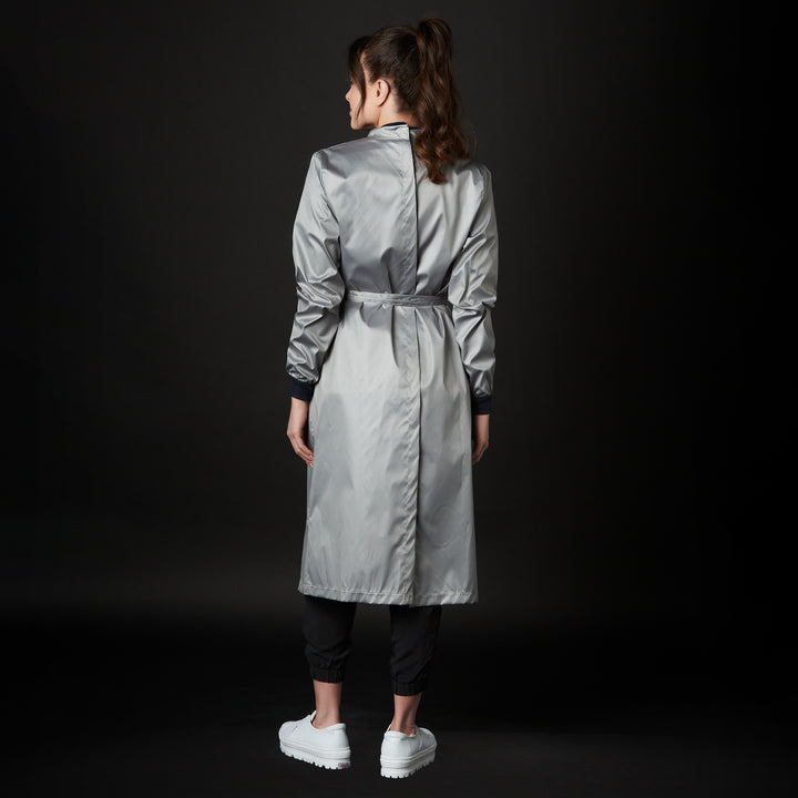 bata para mujer en color gris